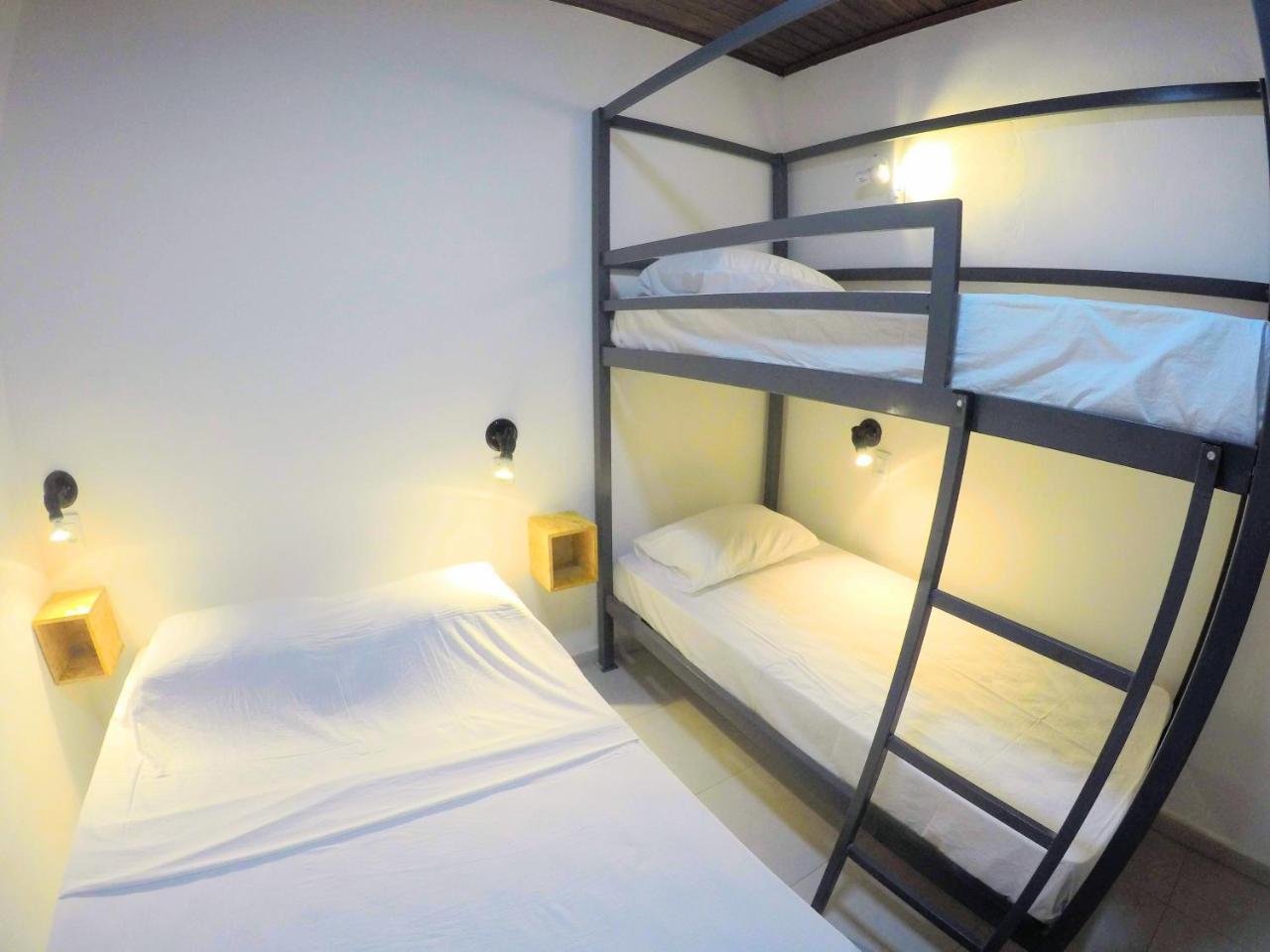 Hostel Da Milla Presidente Figueiredo Luaran gambar